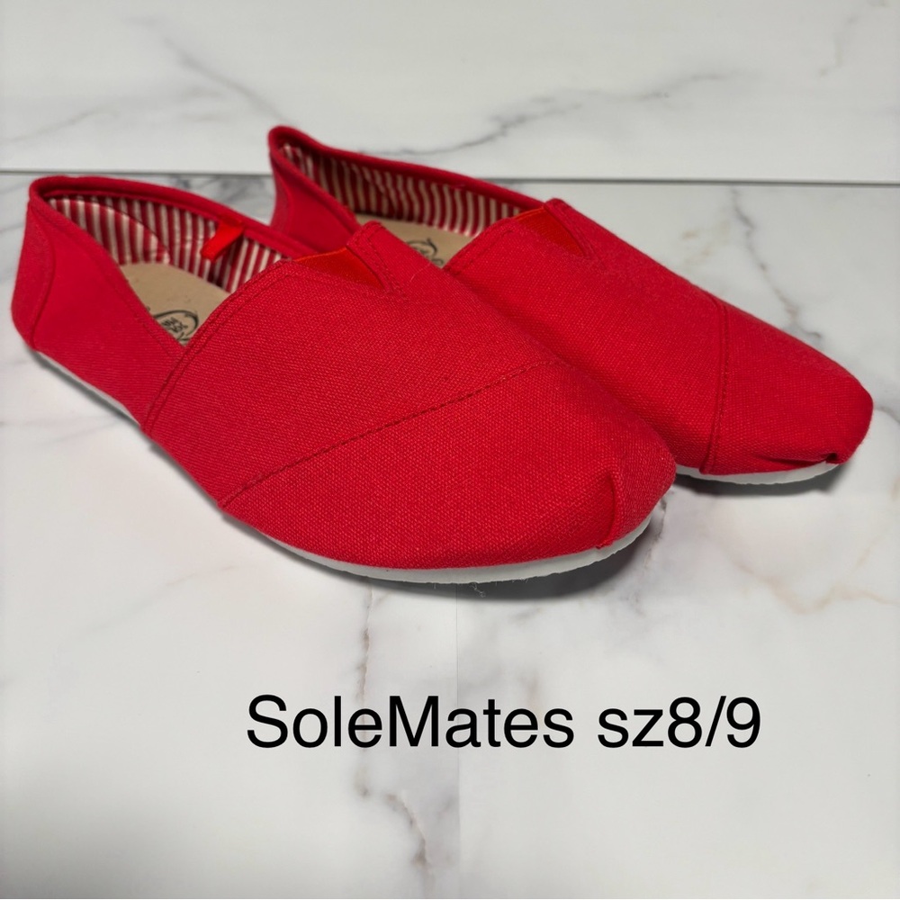 Sole mates flats